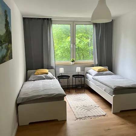 Comfy Modern 4-bed Apartment, Wifi, 20min Dus, 5min A46 *