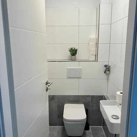 Comfy Modern 4-bed Apartment, Wifi, 20min Dus, 5min A46 *