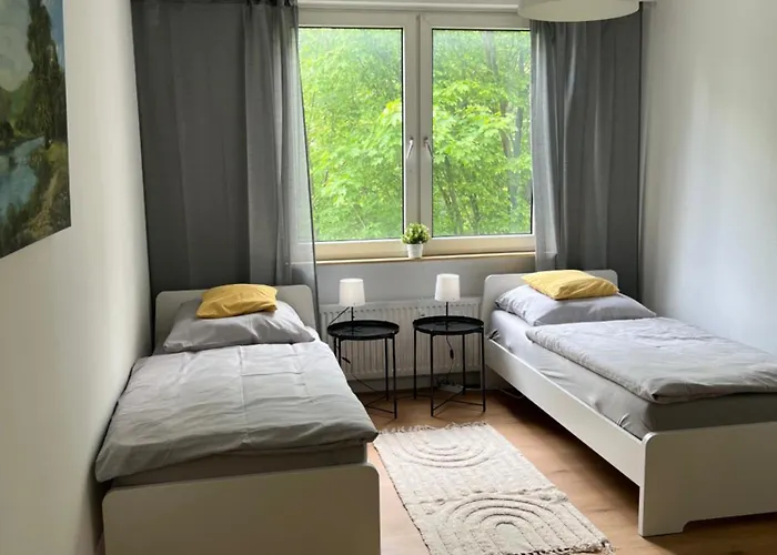Comfy Modern 4-bed Apartment, Wifi, 20min Dus, 5min A46 *
