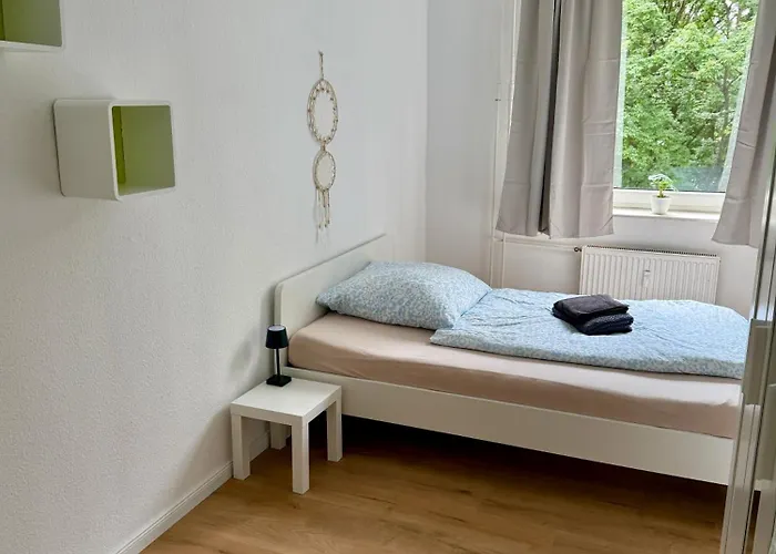 Comfy Modern 4-bed Apartment, Wifi, 20min Dus, 5min A46 Appartement *