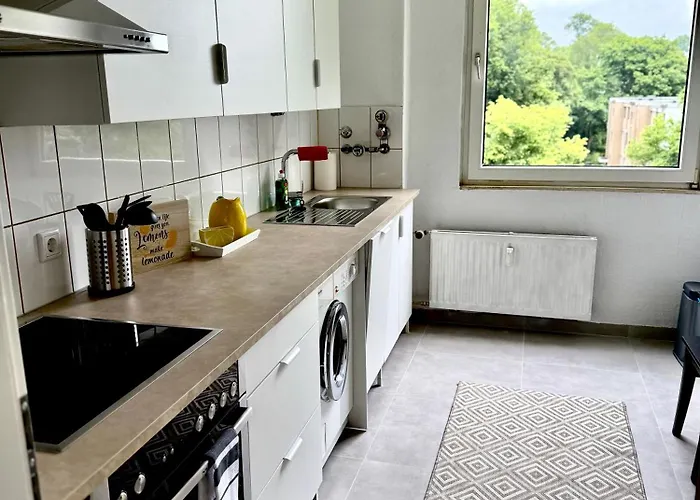 Comfy Modern 4-bed Apartment, Wifi, 20min Dus, 5min A46 * Erkrath