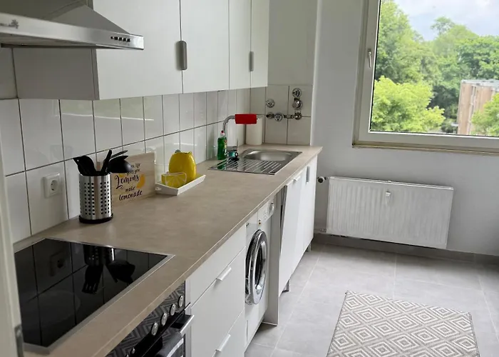 Comfy Modern 4-bed Apartment, Wifi, 20min Dus, 5min A46 *